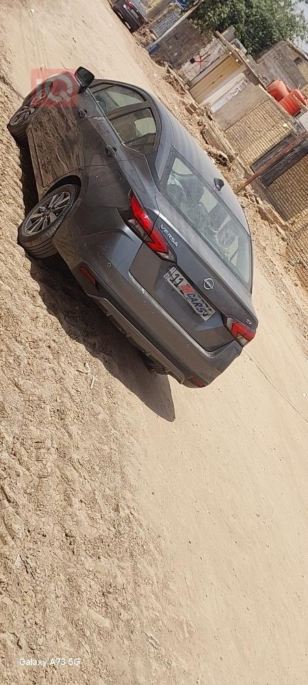 نيسان فيرسا